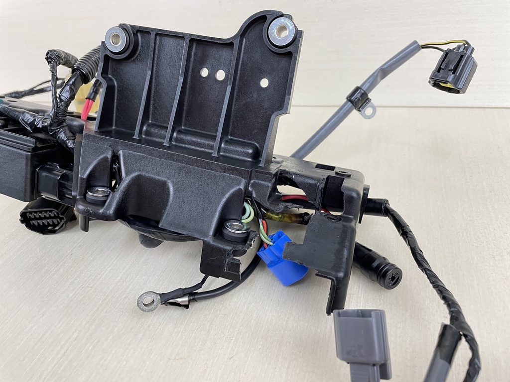 2005 Yamaha 115HP 4 Stroke Outboard Engine Wire Harness Assembly 68V-82590-40-00