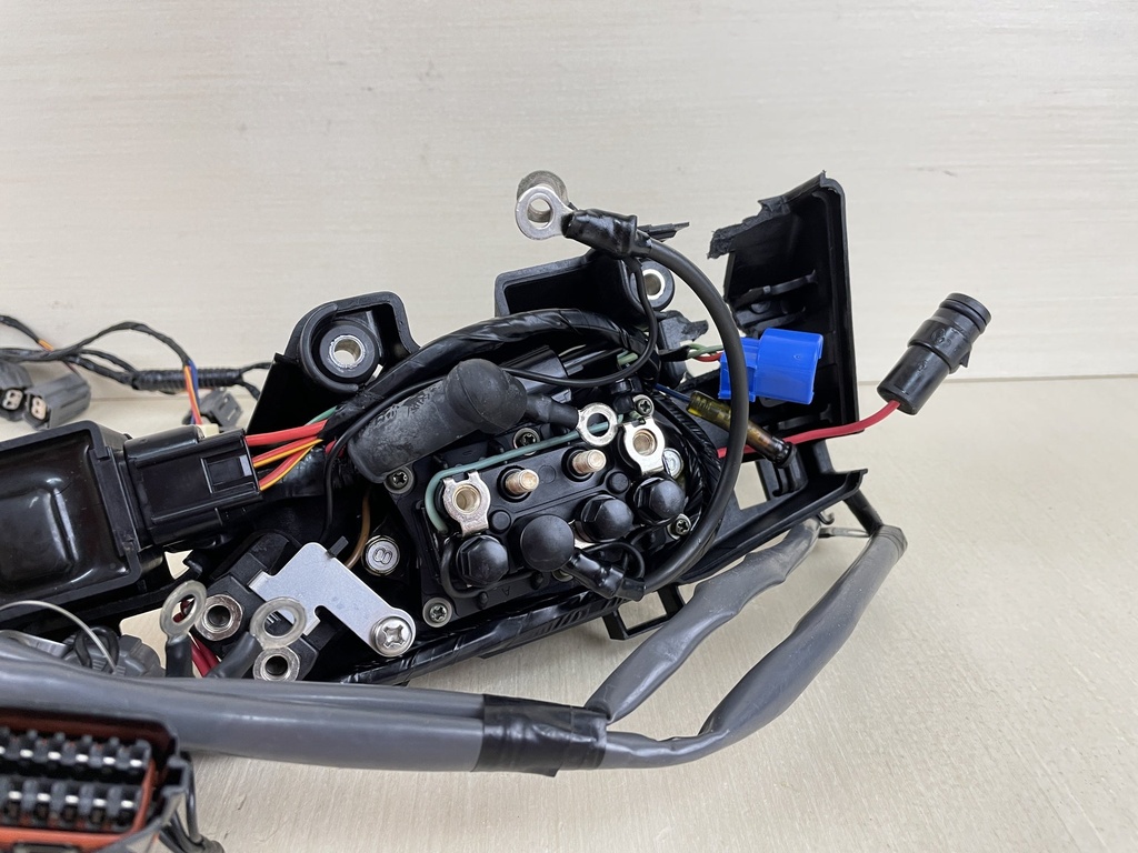 2005 Yamaha 115HP 4 Stroke Outboard Engine Wire Harness Assembly 68V-82590-40-00