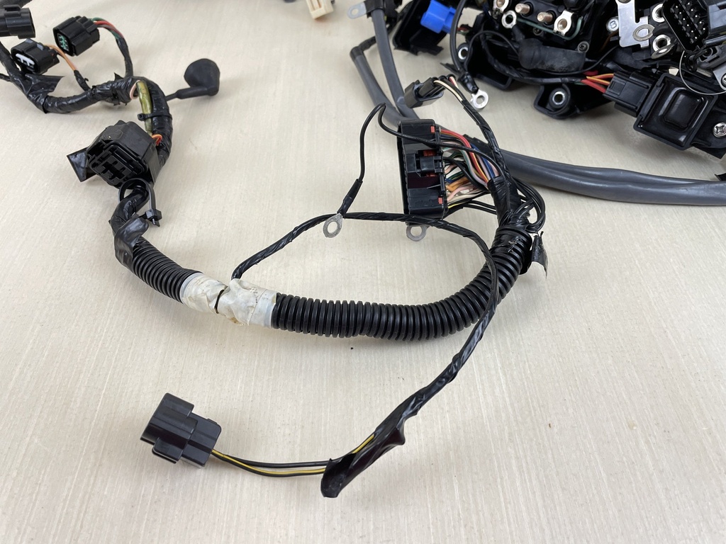 2005 Yamaha 115HP 4 Stroke Outboard Engine Wire Harness Assembly 68V-82590-40-00