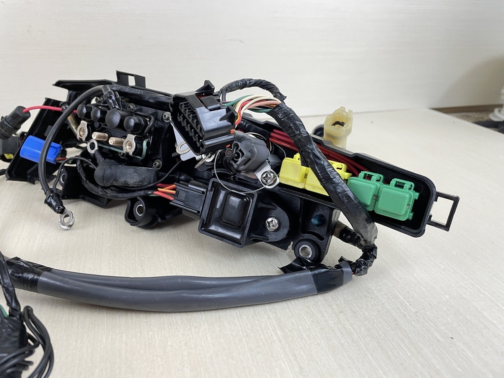 2005 Yamaha 115HP 4 Stroke Outboard Engine Wire Harness Assembly 68V-82590-40-00