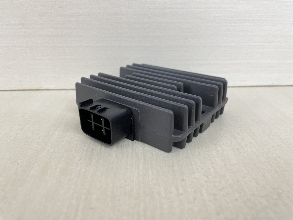 2005 yamaha 115HP 4 Stroke Outboard Rectifier & Regulator Assembly 6D3-81960-01-00