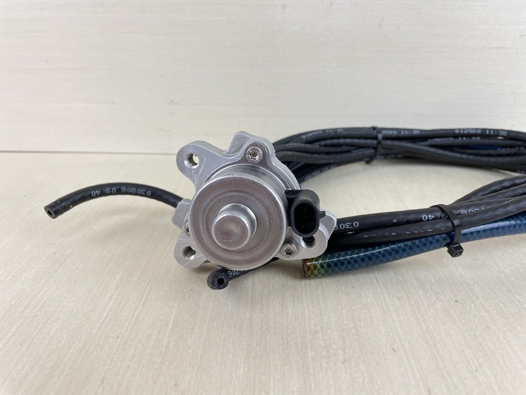 2007 Mercury 150HP Optimax 2 Stroke Outboard Oil Pump Assembly 857149T05