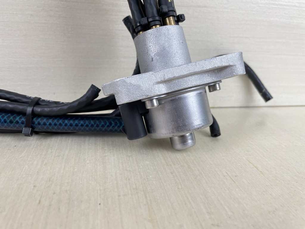 2007 Mercury 150HP Optimax 2 Stroke Outboard Oil Pump Assembly 857149T05