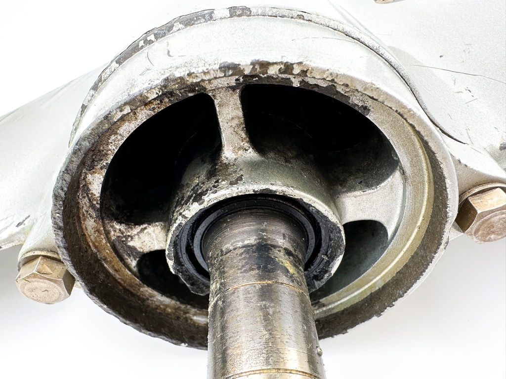 99 - 2006 Honda BF 75 90 HP Outboard 20" Long Lower Unit Gear Case