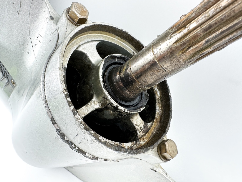 99 - 2006 Honda BF 75 90 HP Outboard 20" Long Lower Unit Gear Case