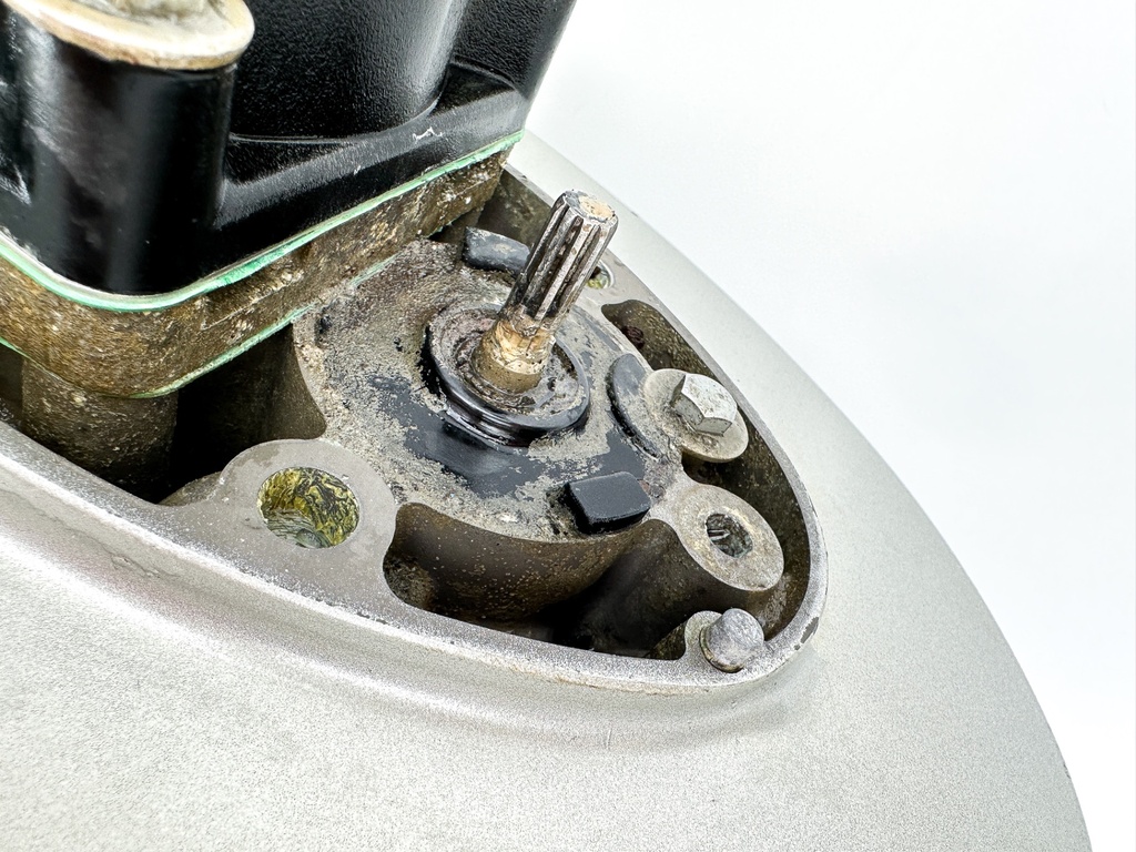 99 - 2006 Honda BF 75 90 HP Outboard 20" Long Lower Unit Gear Case