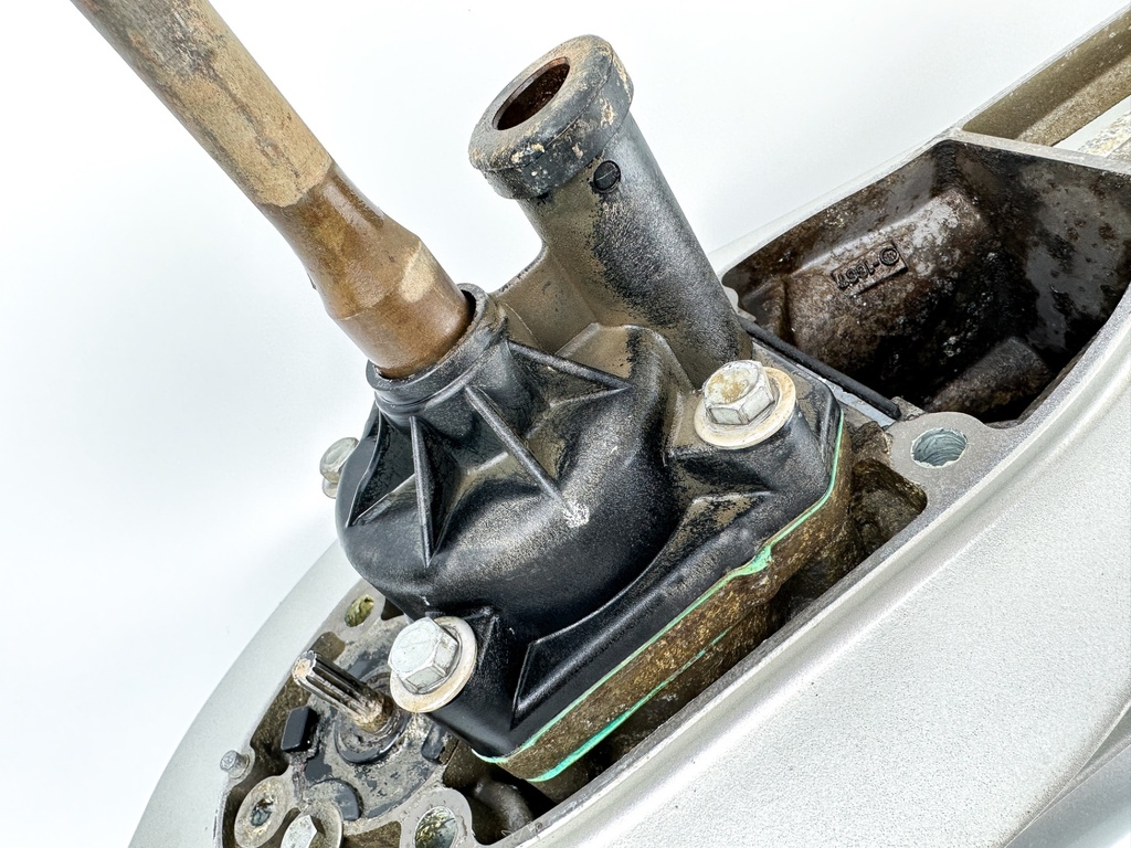 99 - 2006 Honda BF 75 90 HP Outboard 20" Long Lower Unit Gear Case