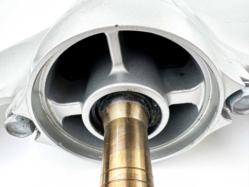 2002-05 Honda 200 225 HP 4 Stroke Outboard 25" XL Lower Unit Gear Case RH