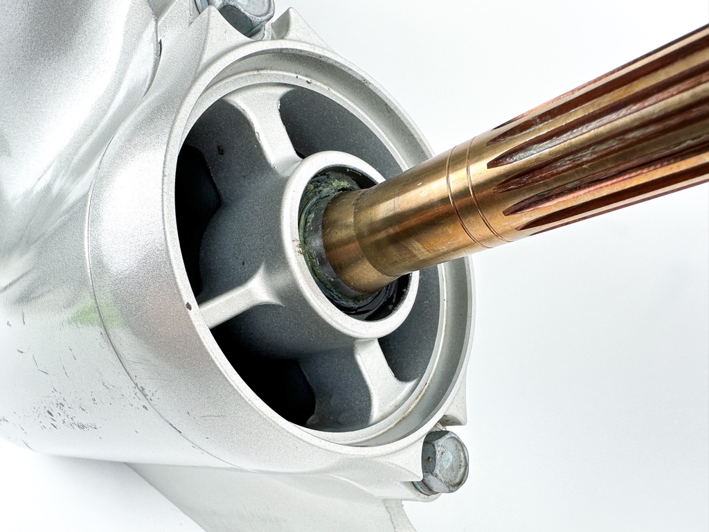 2002-05 Honda 200 225 HP 4 Stroke Outboard 25" XL Lower Unit Gear Case RH