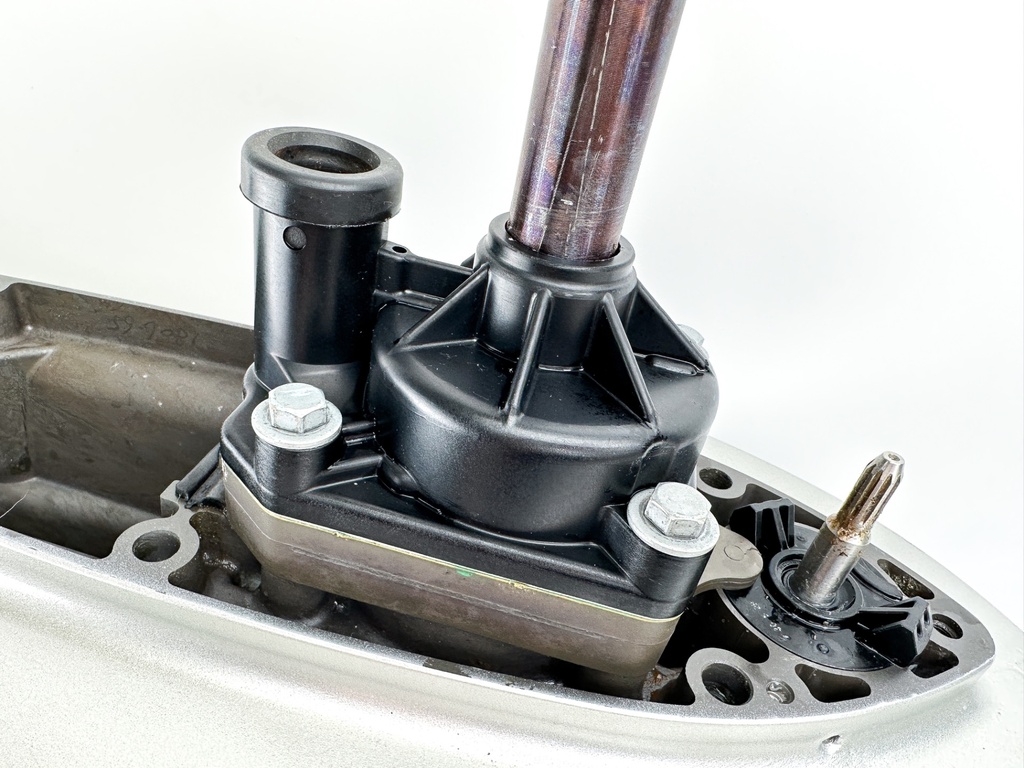 2002-05 Honda 200 225 HP 4 Stroke Outboard 25" XL Lower Unit Gear Case RH