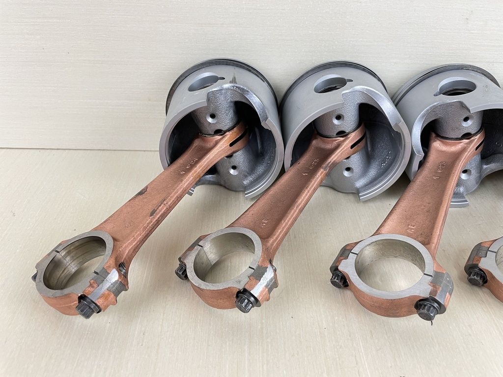 Mercury Outboard 2 Stroke 2.5L 135 150 175 HP Port Starboard Piston Set 