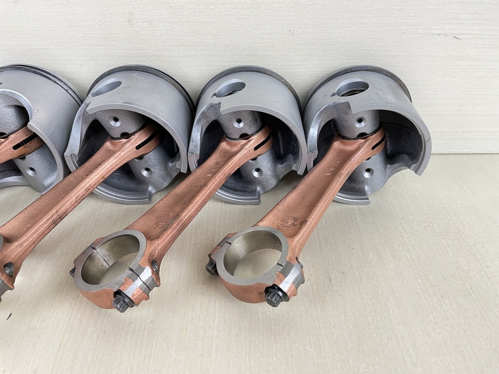 Mercury Outboard 2 Stroke 2.5L 135 150 175 HP Port Starboard Piston Set 