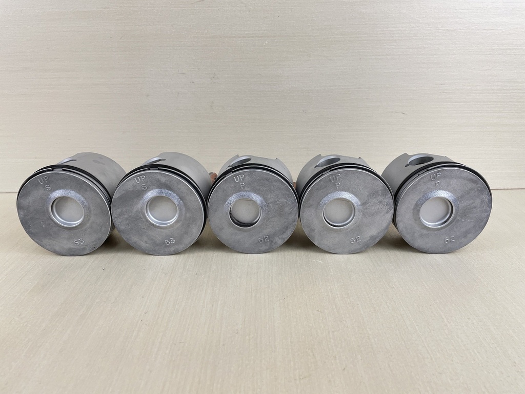 Mercury Outboard 2 Stroke 2.5L 135 150 175 HP Port Starboard Piston Set 