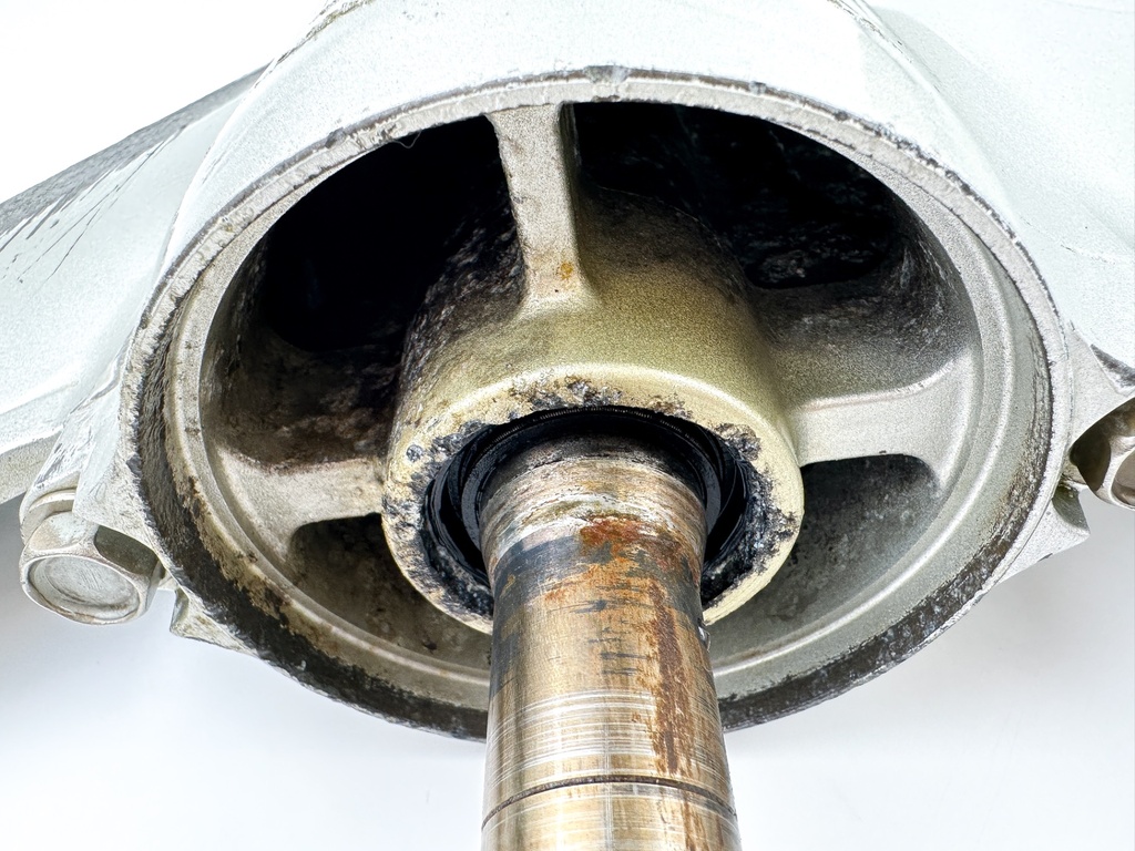 2002-05 Honda 200 225 HP 4 Stroke Outboard 30" XXL Lower Unit Gear Case RH