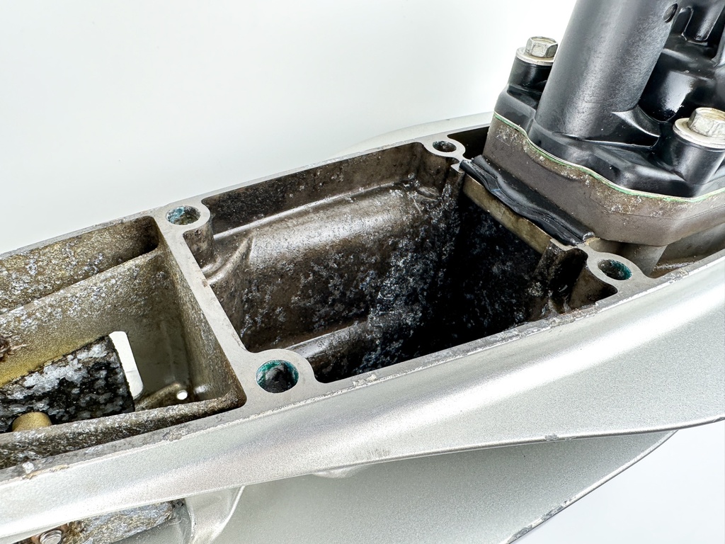 2002-05 Honda 200 225 HP 4 Stroke Outboard 30" XXL Lower Unit Gear Case RH