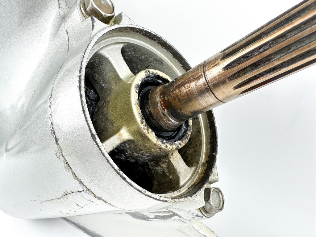 2002-05 Honda 200 225 HP 4 Stroke Outboard 30" XXL Lower Unit Gear Case RH