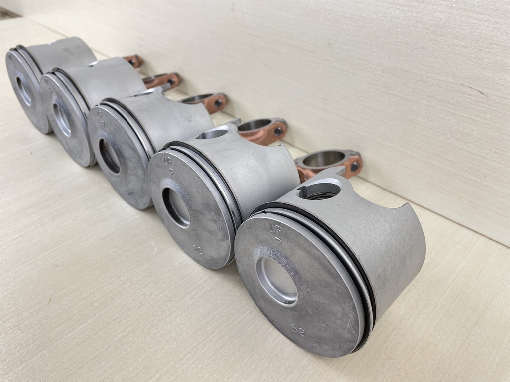 Mercury Outboard 2 Stroke 2.5L 135 150 175 HP Port Starboard Piston Set 