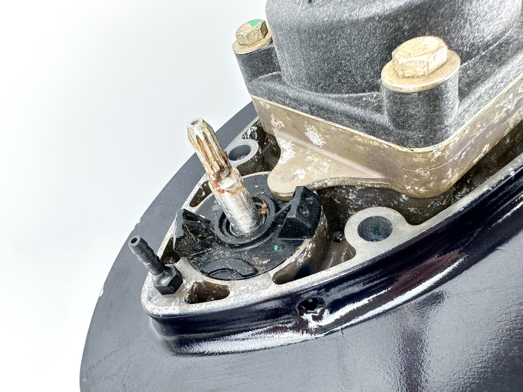 2017 TOHATSU 225 HP 4 Stroke Outboard Lower Unit Gear Case  OEM