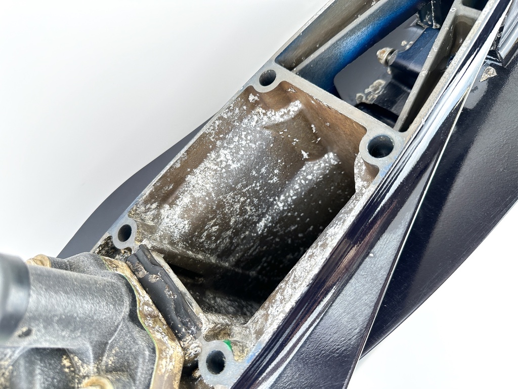 2017 TOHATSU 225 HP 4 Stroke Outboard Lower Unit Gear Case  OEM