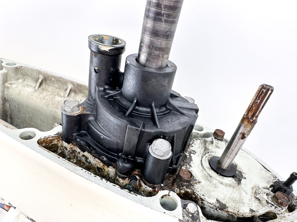 2001-18 Suzuki 115 140 HP 4 Stroke Outboard 25" XL Long Lower Unit Gear Case