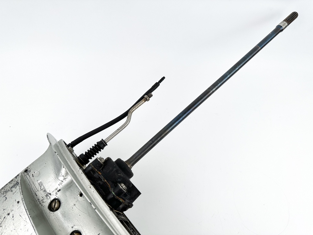 1999 Honda 50 HP 4 Stroke Outboard 20" Lower Unit Gear Case 41100-ZW4-H13ZA OEM