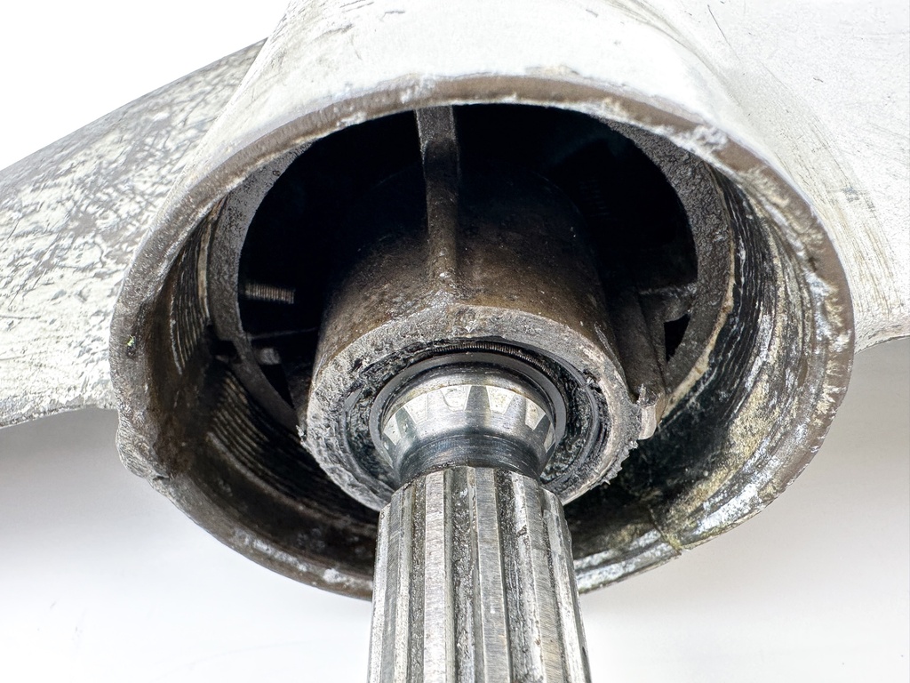 1999 Honda 50 HP 4 Stroke Outboard 20" Lower Unit Gear Case 41100-ZW4-H13ZA OEM