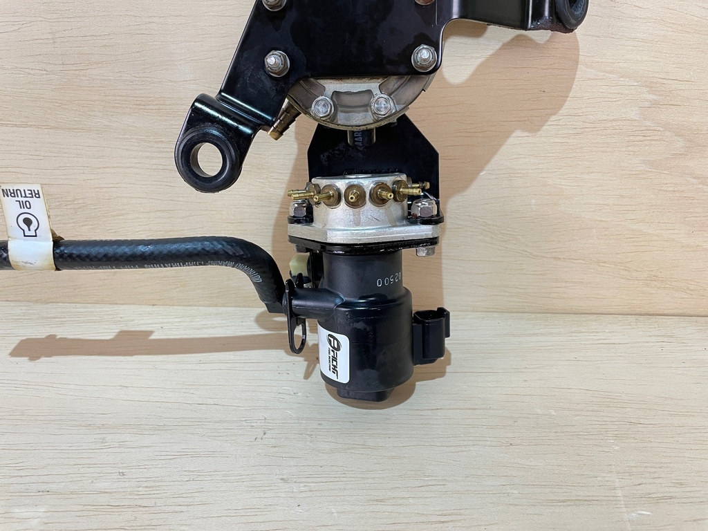 2000 Evinrude Ocean Pro 225HP Oil Injector Manifold With Lift Pump 5001505 5000527