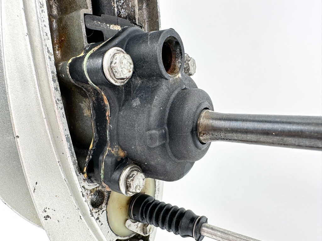 1999 Honda 50 HP 4 Stroke Outboard 20" Lower Unit Gear Case 41100-ZW4-H13ZA OEM