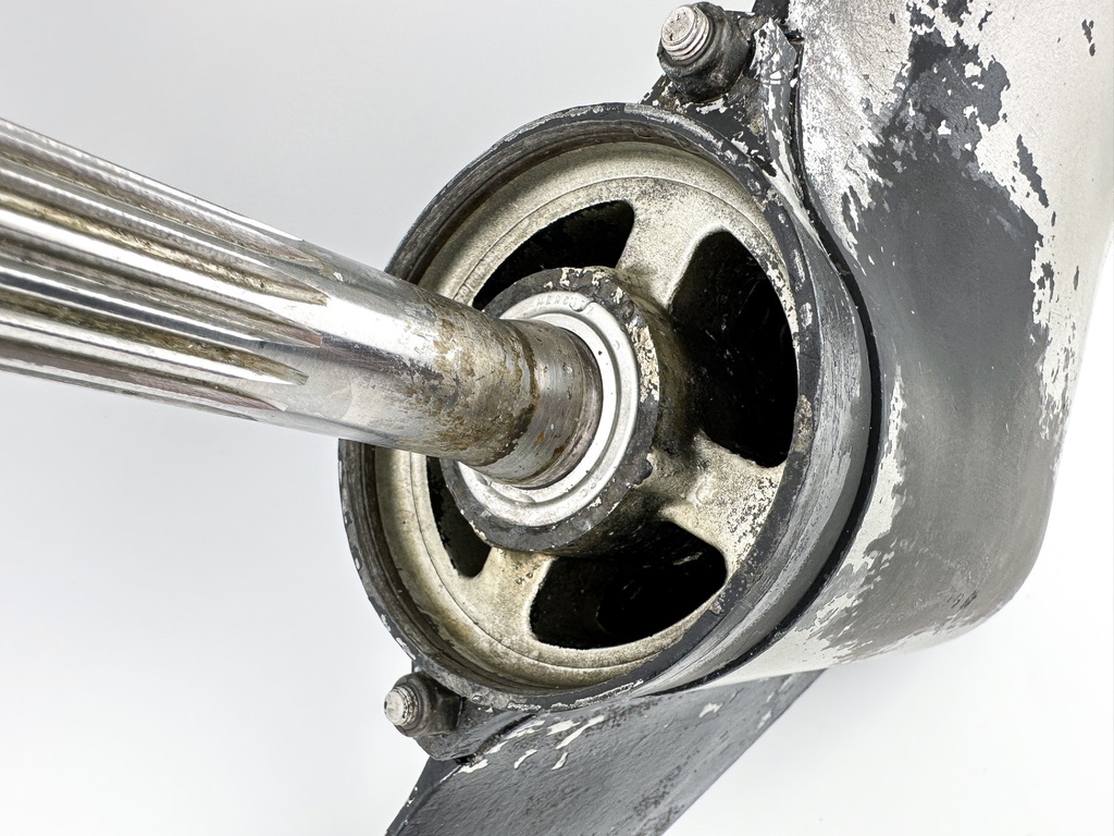 1997 Honda 75 90HP 4 Stroke Outboard 20" Long Lower Unit Gear Case 41100-ZW1-003ZA