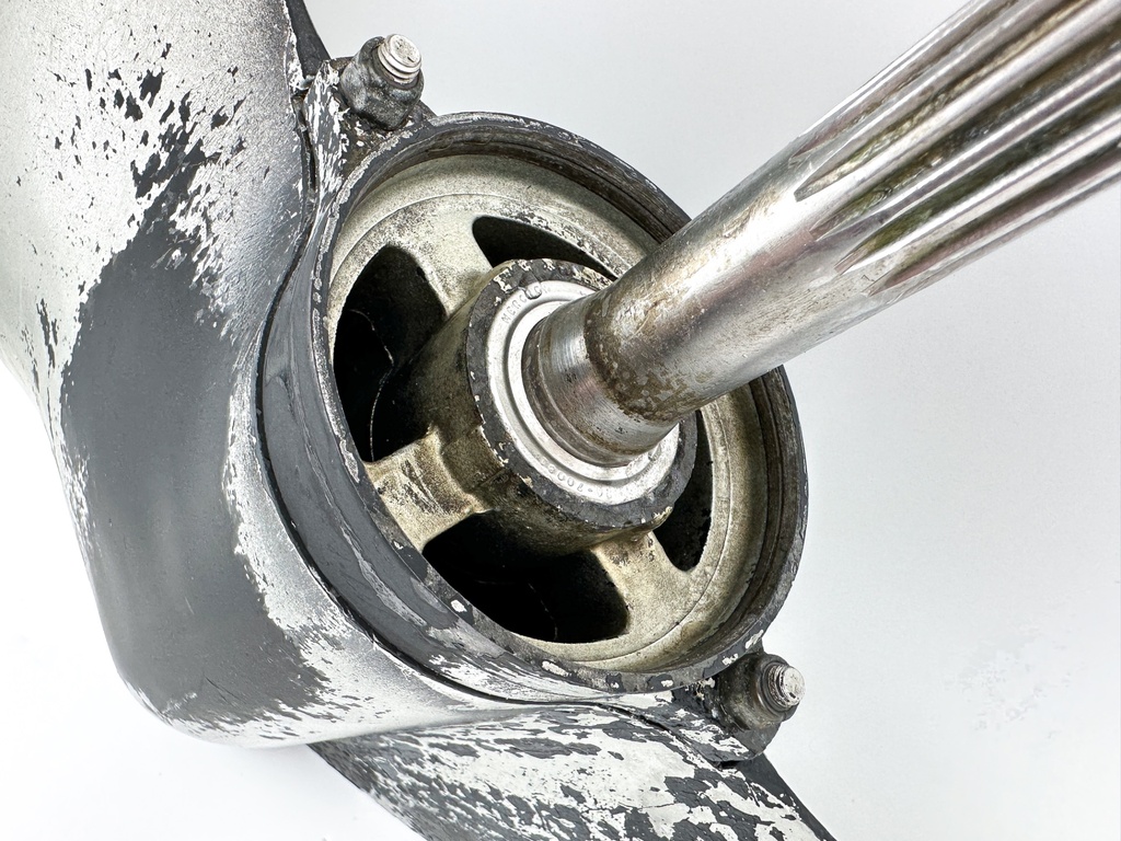 1997 Honda 75 90HP 4 Stroke Outboard 20" Long Lower Unit Gear Case 41100-ZW1-003ZA