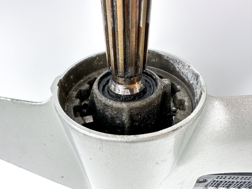 1996 Honda 50HP 4 Stroke Outboard 25" XL Lower Unit Gear Case 41100-ZW4-H93ZA