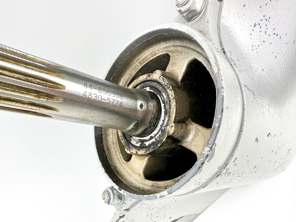 1997 Honda 75 90HP 4 Stroke Outboard 20" Long Lower Unit Gear Case 41100-ZW1-003ZA