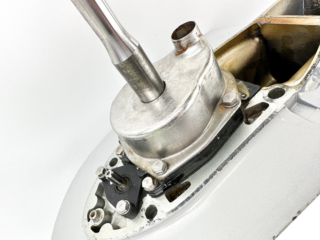 1997 Honda 75 90HP 4 Stroke Outboard 20" Long Lower Unit Gear Case 41100-ZW1-003ZA