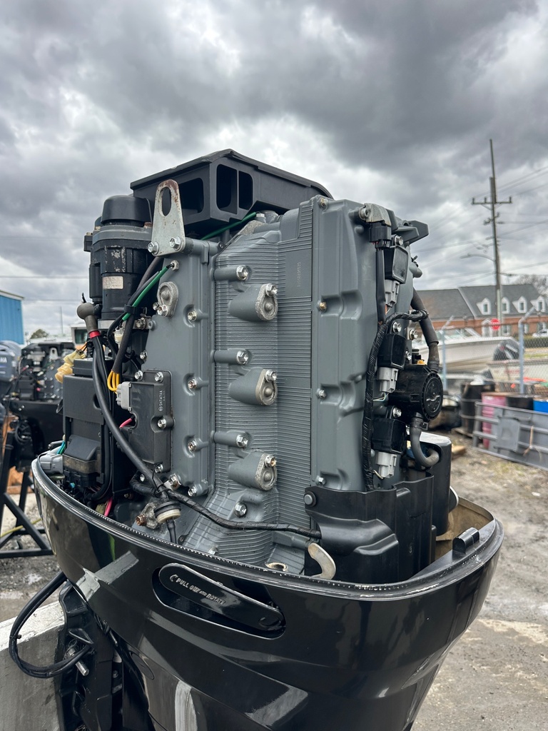 2006 Suzuki DF 150 HP 4 Stroke Outboard Engine 25" Standard Rotation