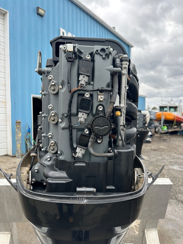 2006 Suzuki DF 150 HP 4 Stroke Outboard Engine 25" Standard Rotation