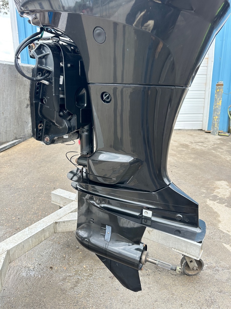 2006 Suzuki DF 150 HP 4 Stroke Outboard Engine 25" Standard Rotation