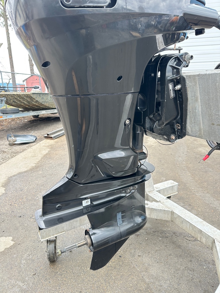 2006 Suzuki DF 150 HP 4 Stroke Outboard Engine 25" Standard Rotation