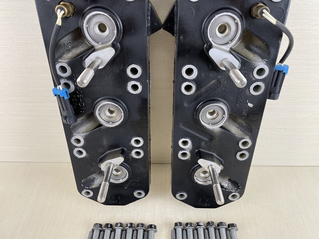 2007 Mercury 150HP 2 Stroke Optimax Cylinder Head Set Port Starboard Left Right