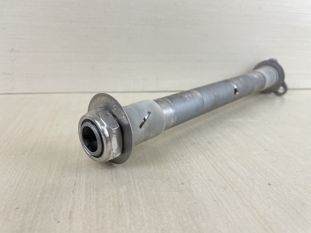 2015 Yamaha 115HP 4 Stroke Outboard Clamp Bracket Bolt Tilt Tube 64E-43131-30-00