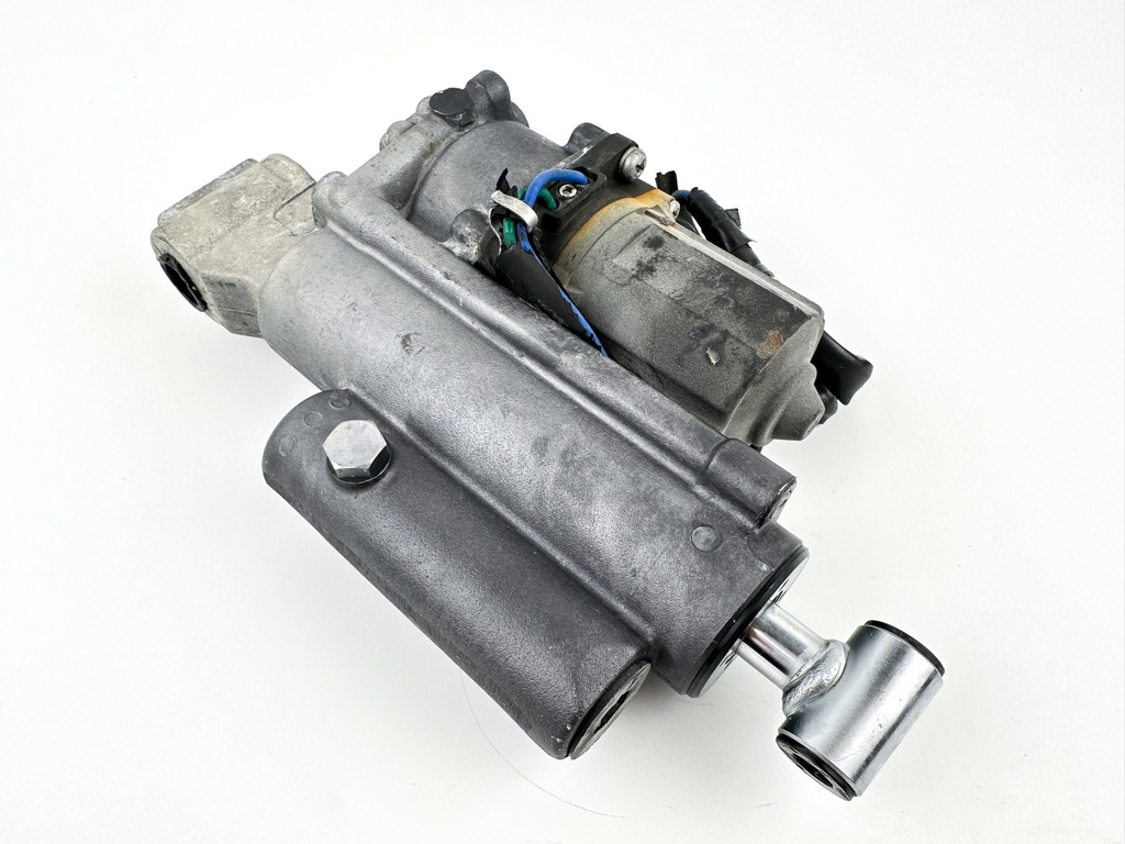 1996 Honda 50 HP 4 Stroke Outboard Power Trim Tilt Unit 56000-ZV5-823ZA - Needs Motor