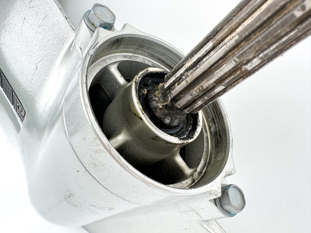 1998 Honda 50HP 4 Stroke Outboard 20" L Lower Unit Gear Case RH 41100-ZW4-H13ZA