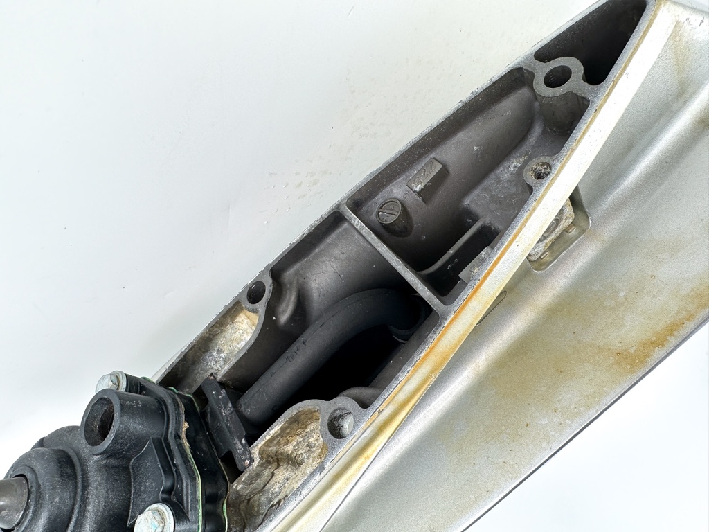 1998 Honda 50HP 4 Stroke Outboard 20" L Lower Unit Gear Case RH 41100-ZW4-H13ZA