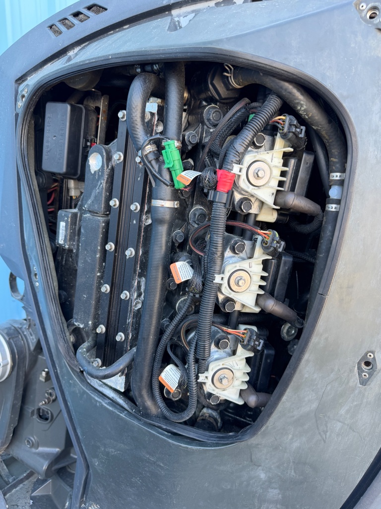 2015 Evinrude G2 Etec 300HP 2 Stroke Outboard Engines 25" Shafts - Need Repair