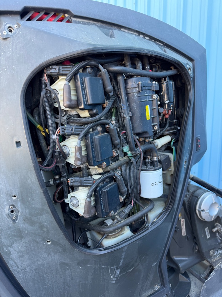 2015 Evinrude G2 Etec 300HP 2 Stroke Outboard Engines 25" Shafts - Need Repair