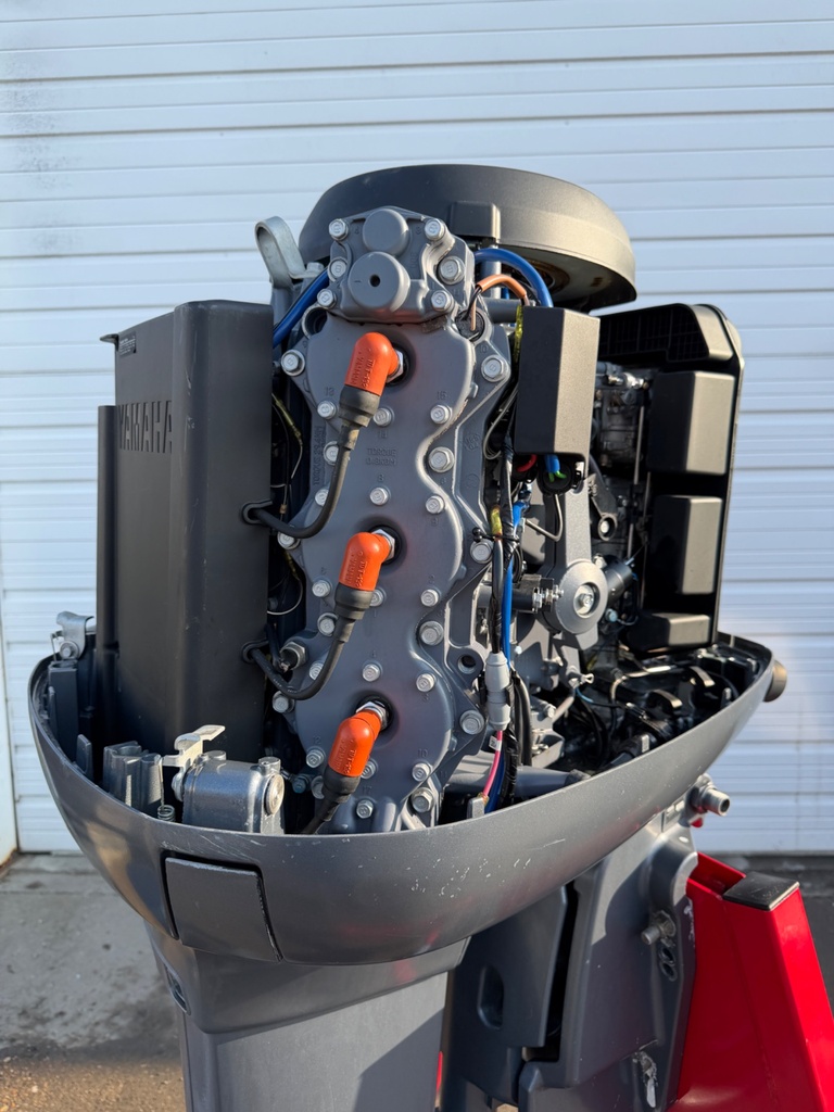 2003 Yamaha 150HP 2 Stroke Outboard 25” Shaft Carbureted - Great Shape