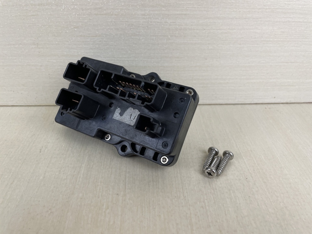 2015 Yamaha 115HP 4 Stroke Outboard Fuse Box Assembly 6EK-82170-02-00