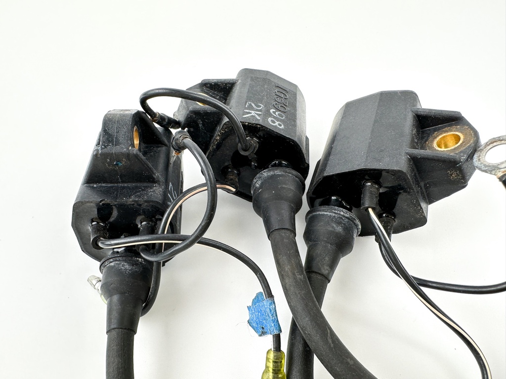 2003 Yamaha 70 HP 2 Stroke Outboard Ignition Coil Set 697-85570-00-00 OEM