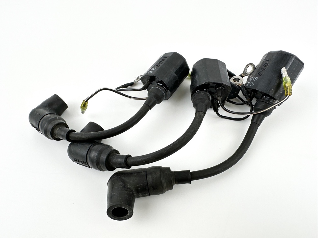 2003 Yamaha 70 HP 2 Stroke Outboard Ignition Coil Set 697-85570-00-00 OEM
