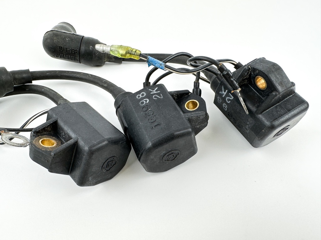 2003 Yamaha 70 HP 2 Stroke Outboard Ignition Coil Set 697-85570-00-00 OEM