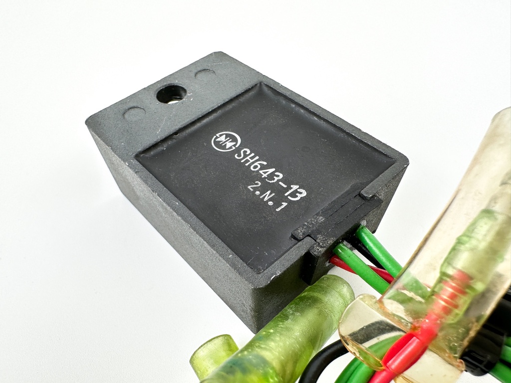 2003 Yamaha 70 HP 2 Stroke Outboard Rectifier & Regulator 6H2-81960-10-00 OEM
